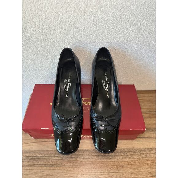 Salvatore Ferragamo Graziella Pumps Black Patent Calf Size 6.5 B with Box - Picture 2 of 3